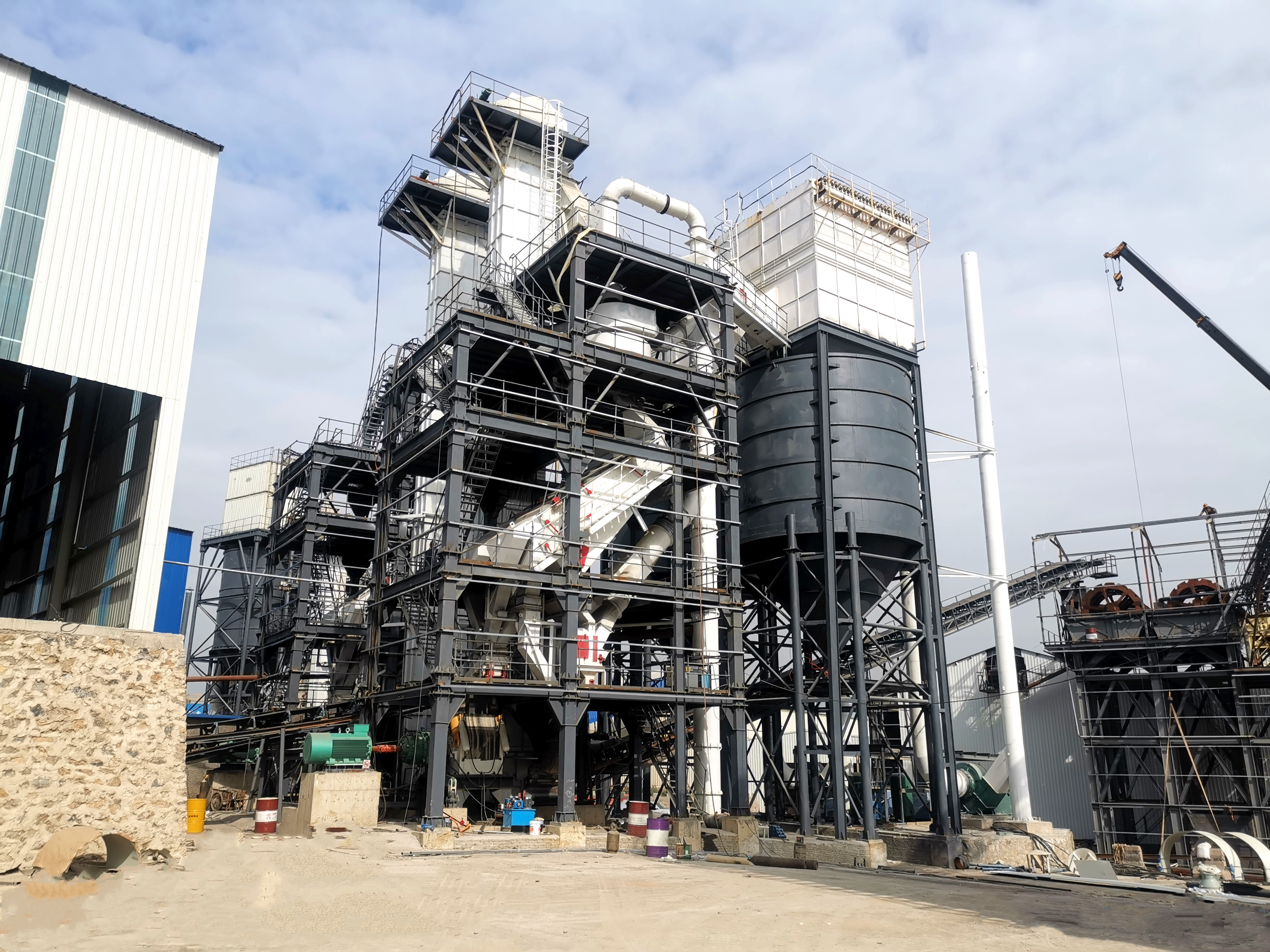 制砂樓對比平鋪制砂生產線的優勢